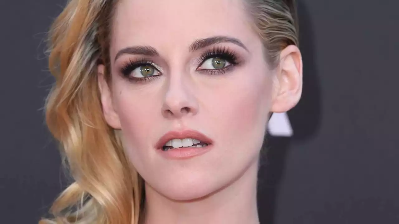 How to Recreate Kristen Stewart's '90s Runway-Inspired Hairstyle From the Critics Choice Awards