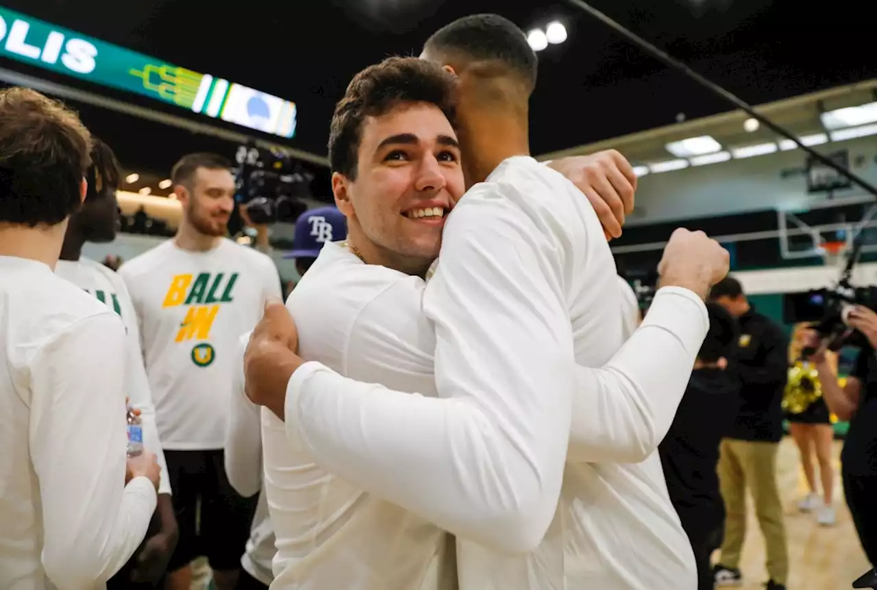 USF celebrates first men’s NCAA Tournament berth since 1998