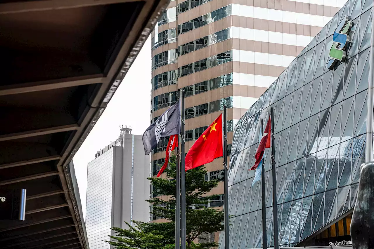 Hong Kong's Hang Seng Index Drops 4% as Investors Monitor China's Covid Wave; Oil Prices Fall 3%