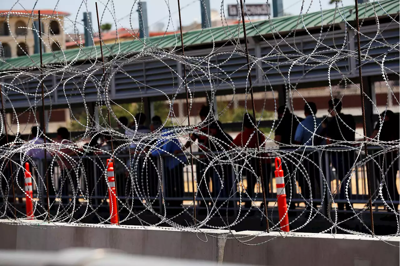 US-Mexico Border Crossing Briefly Closed After Gunfire, Burning Cars in Retaliation for Arrest of Cartel Capo