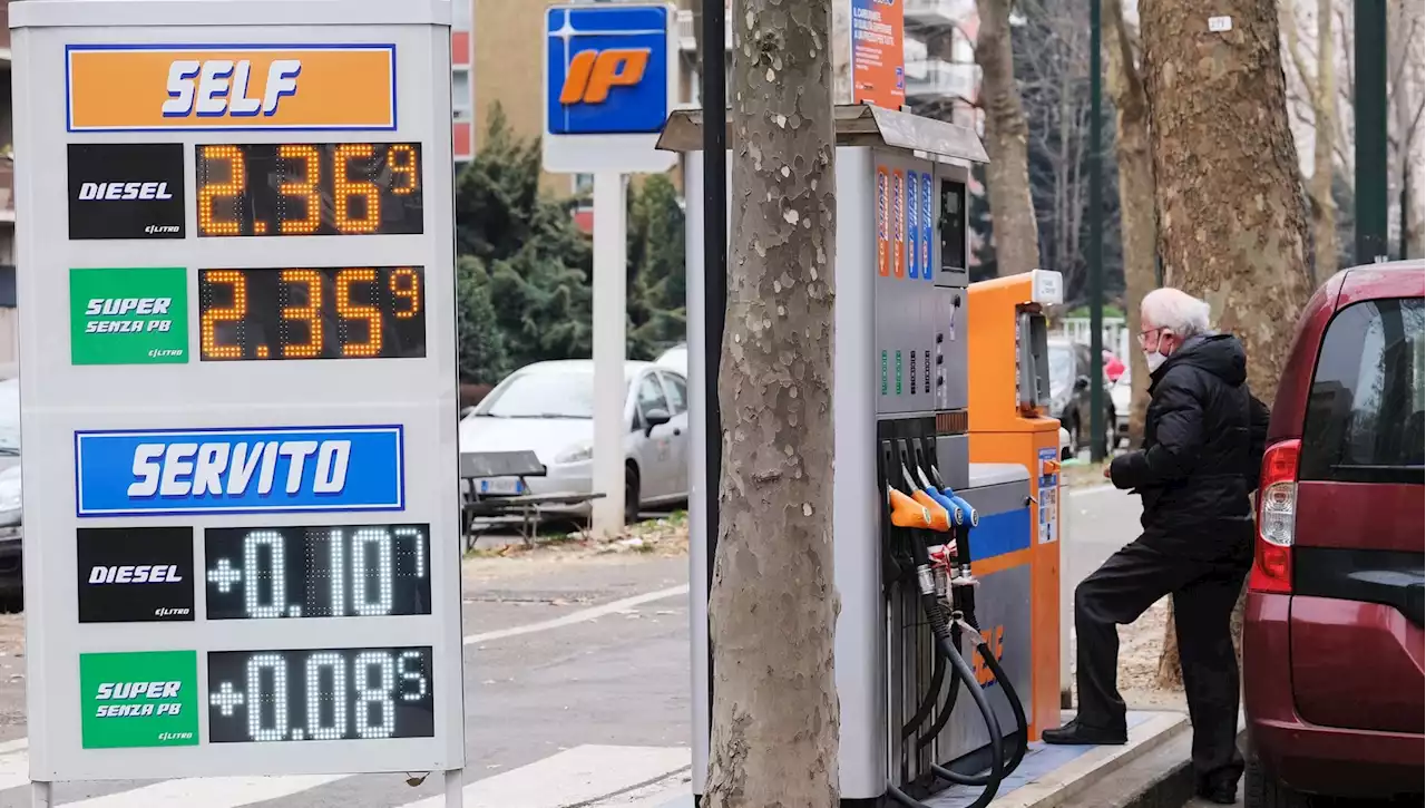 Partiti in pressing su benzina e bollette: “Subito un tetto al prezzo del gas”