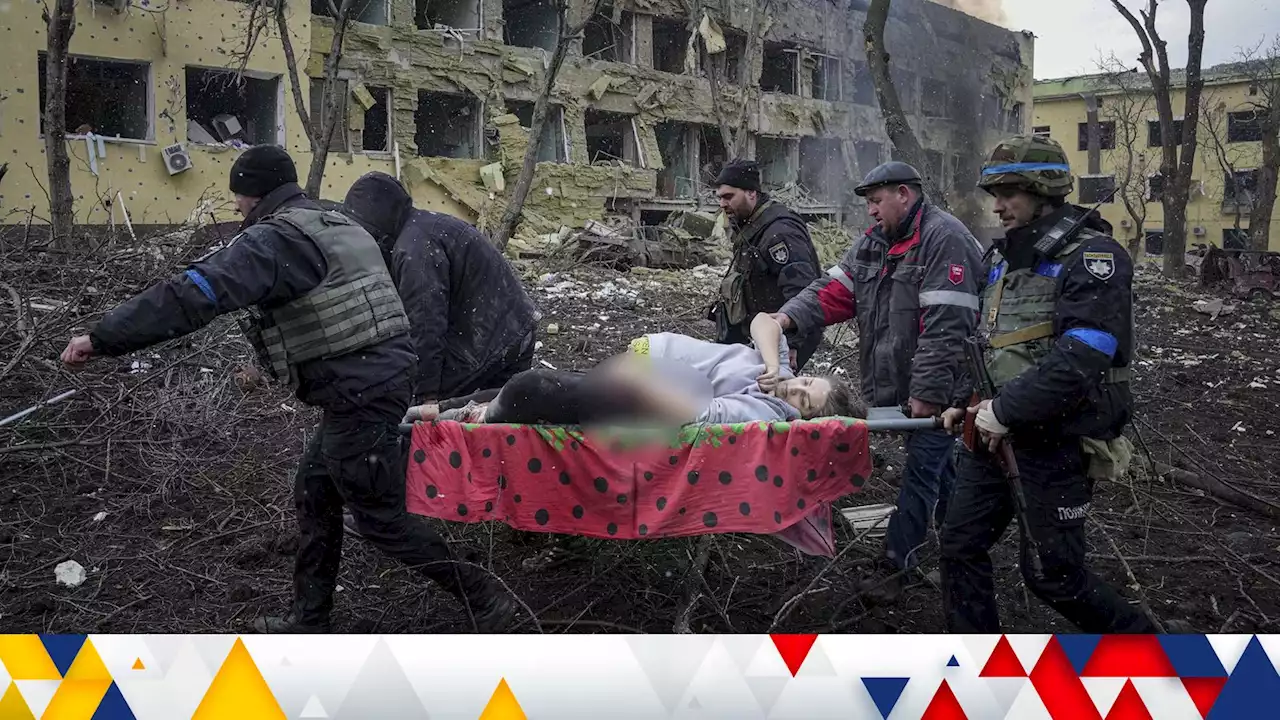 Ukraine war: Pregnant woman pictured being evacuated from bombed Mariupol hospital dies with baby