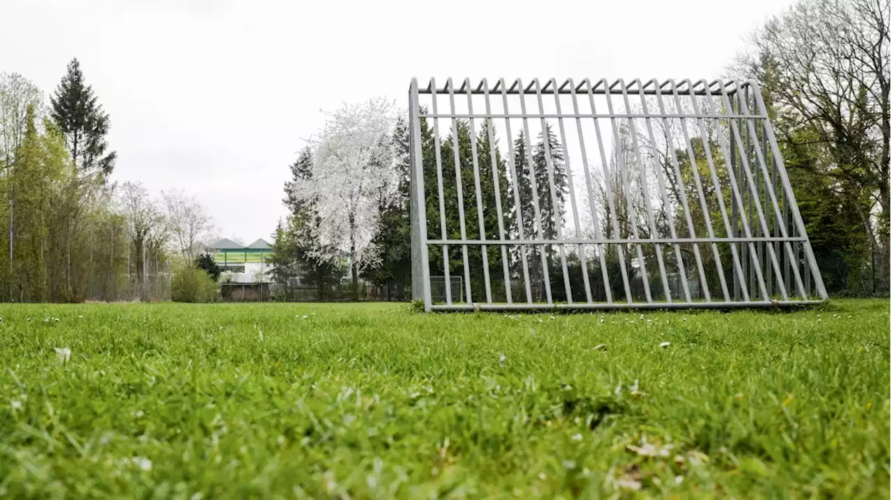 Stadt München baut Fußballtore ab