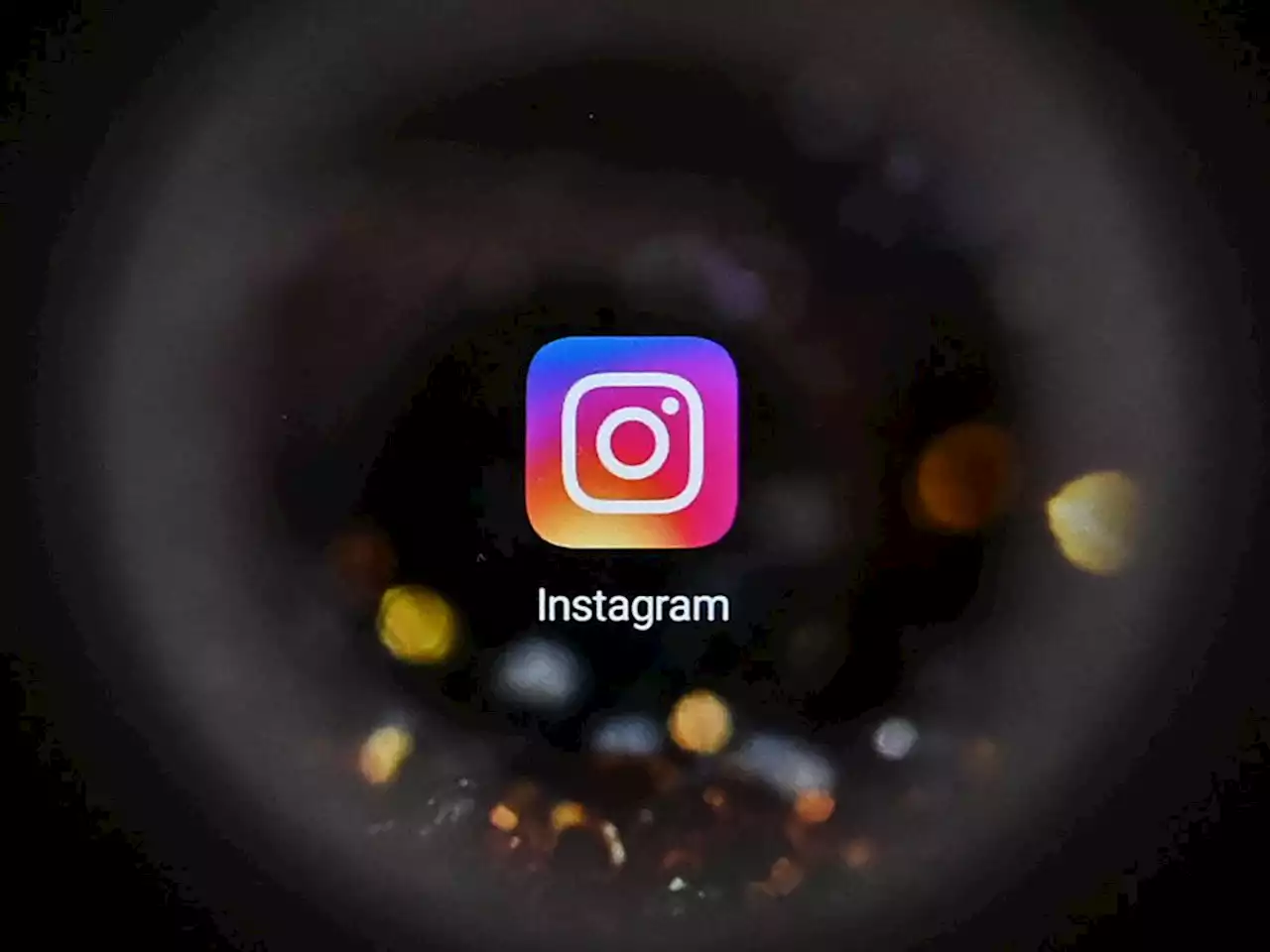 Instagram users in Russia are told service will cease from midnight