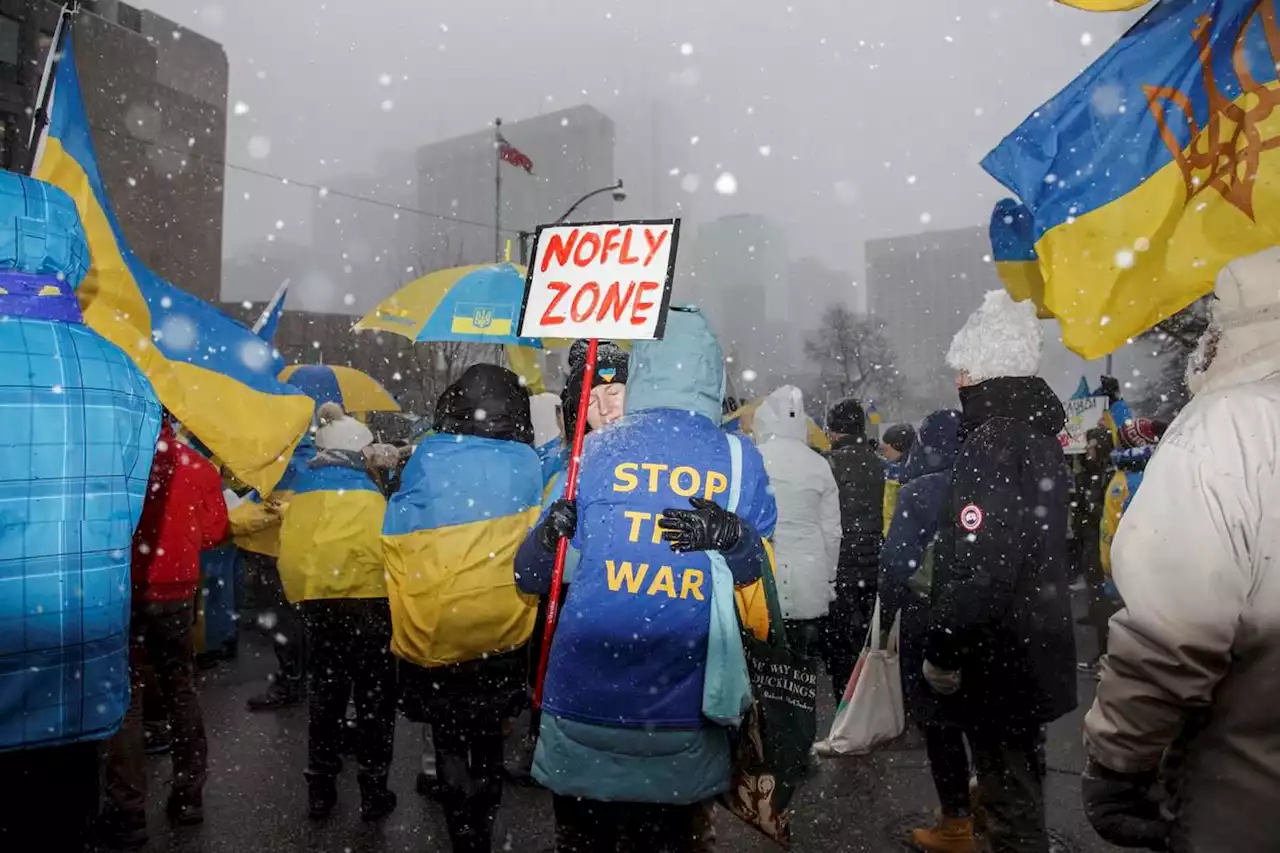 Torontonians rally in support of Ukraine