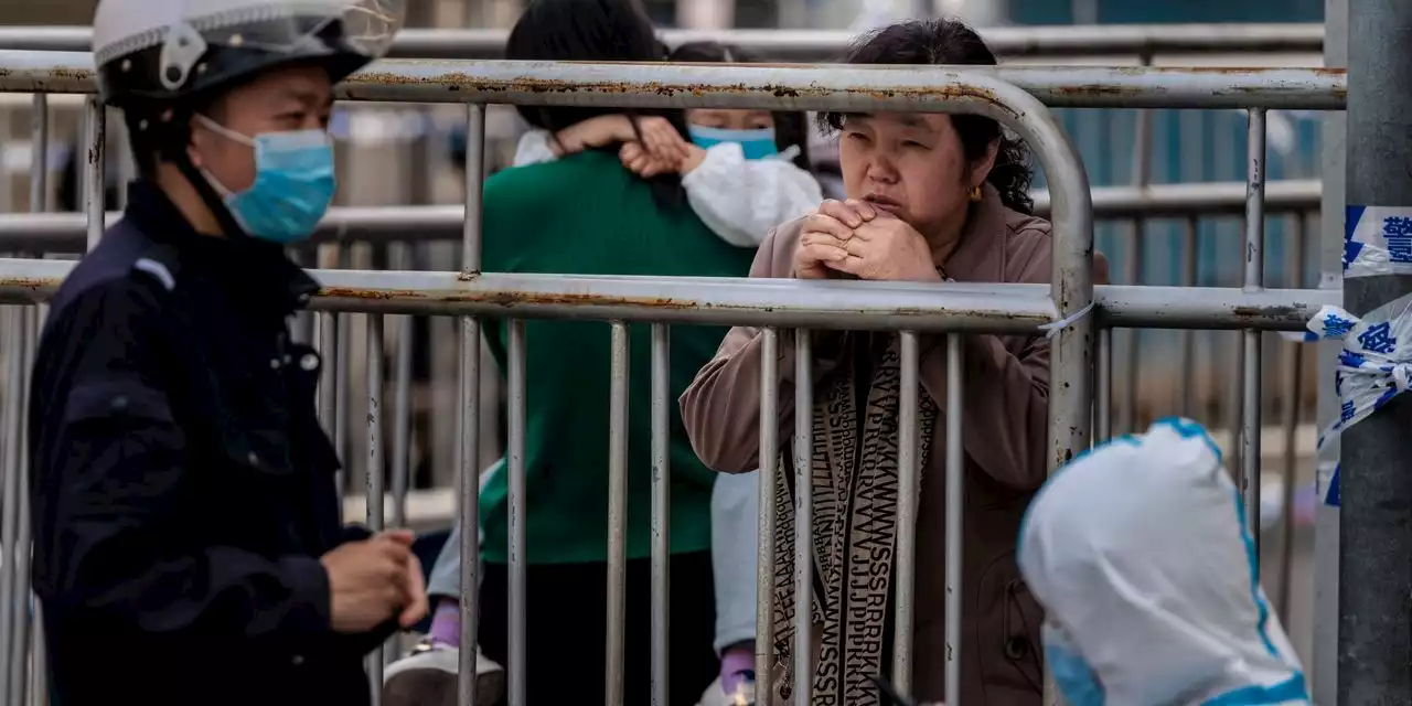 Chinese Stocks Slide as Covid-19 Lockdowns Add to Investor Concerns