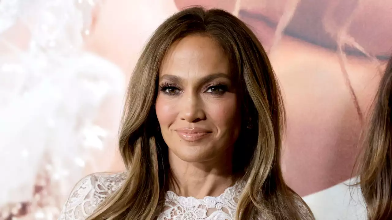 How Jennifer Lopez Got Teeny Tiny Flowers On Her Latest Manicure