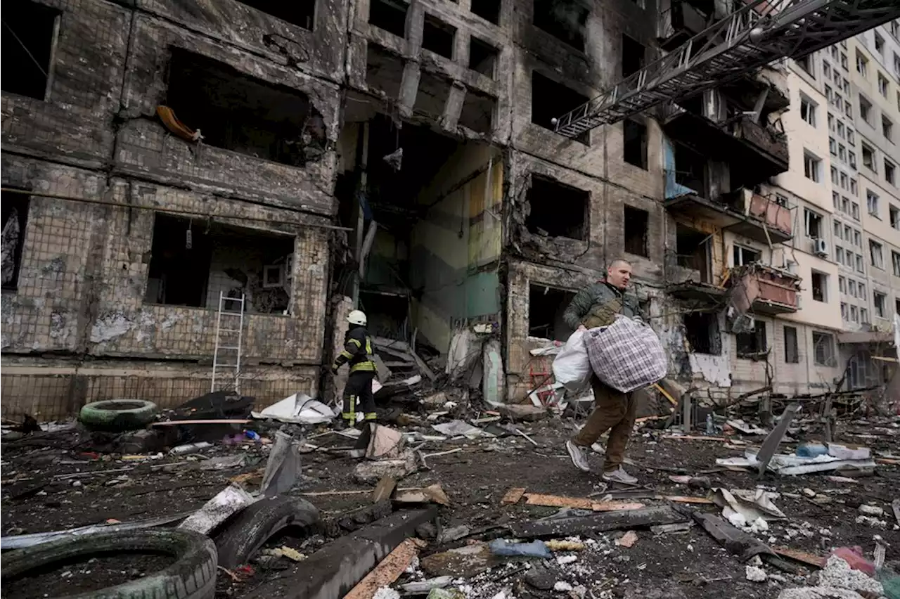 Russia steps up bombardment of Kyiv; civilians flee Mariupol