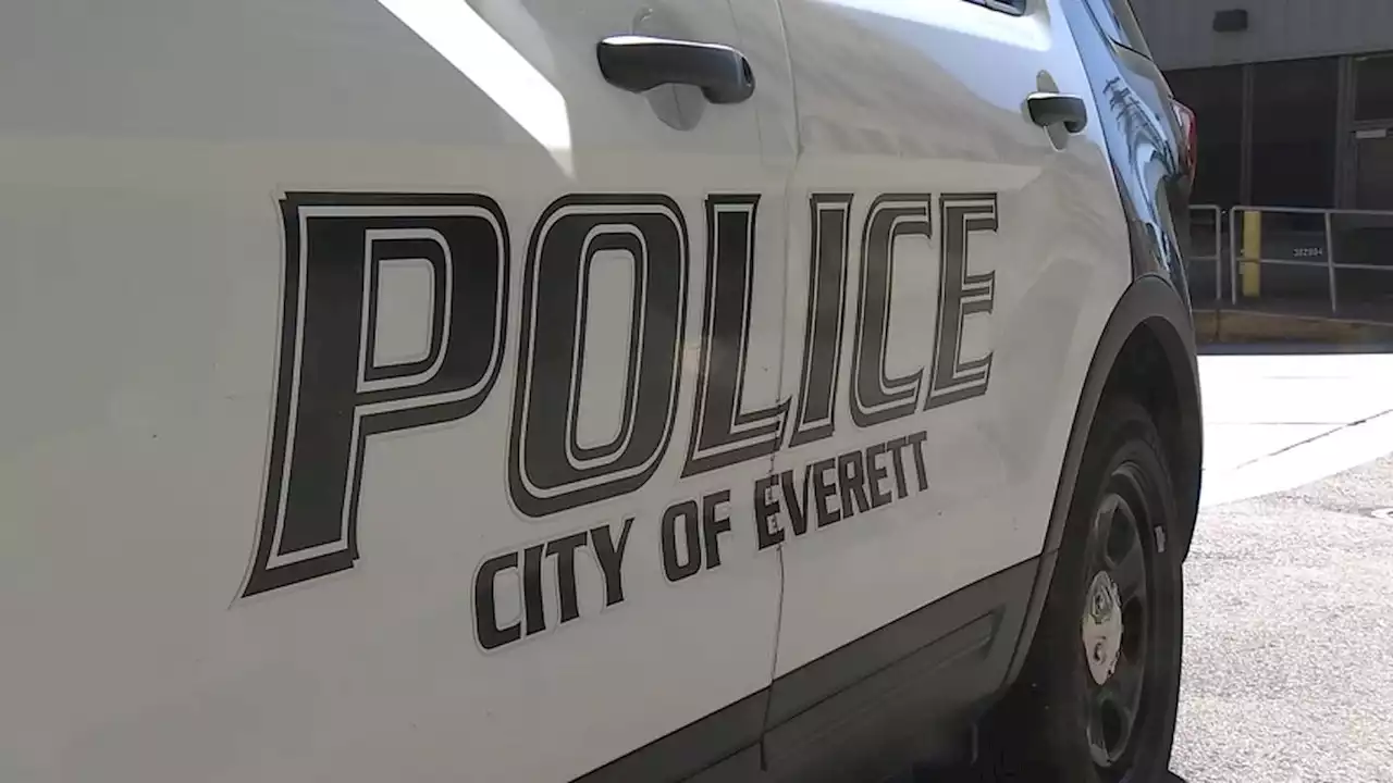 Man killed, woman hurt in Everett stabbing