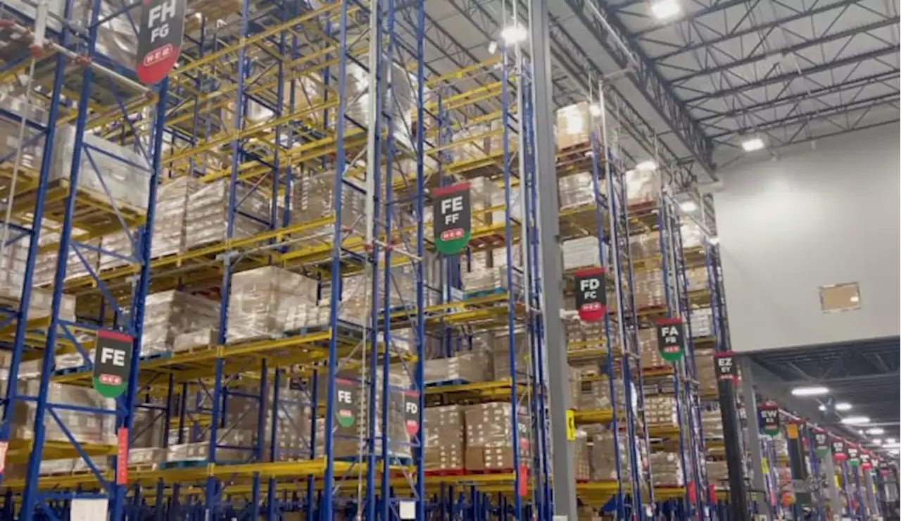 KSAT gets rare look inside H-E-B’s refrigerated warehouse as company looks to hire hundreds