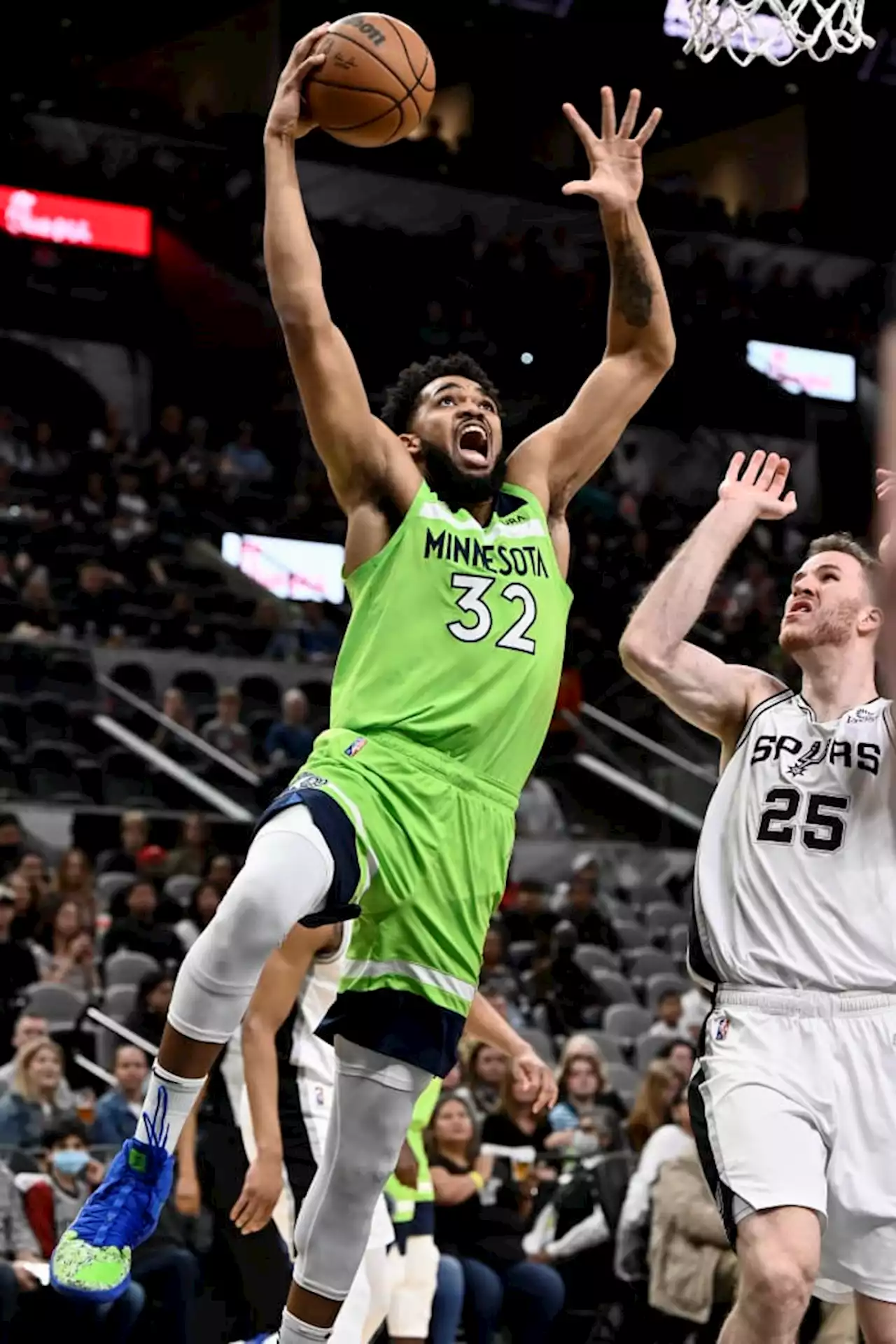 Towns scores NBA-high 60 points, Wolves top Spurs 149-139