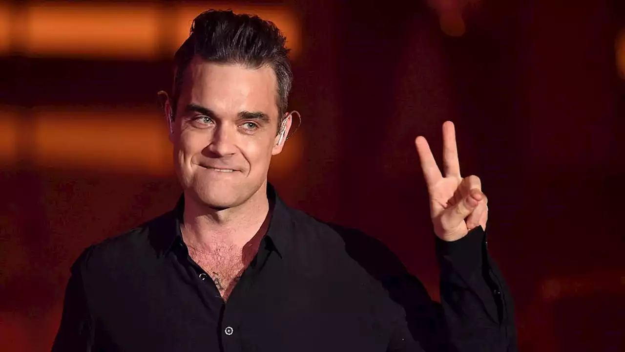 Robbie Williams thinking of wearing wig on tour following failed hair transplant