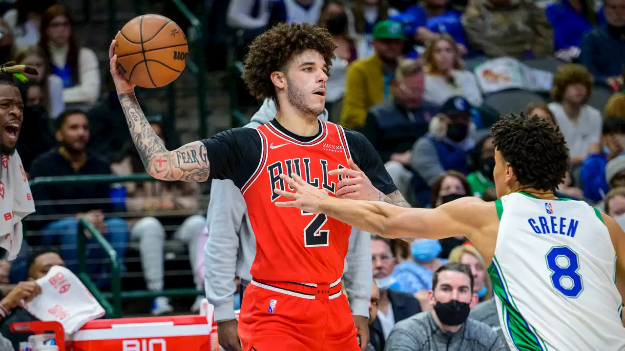 Bulls' Billy Donovan Provides Update on Lonzo Ball's Knee Rehab