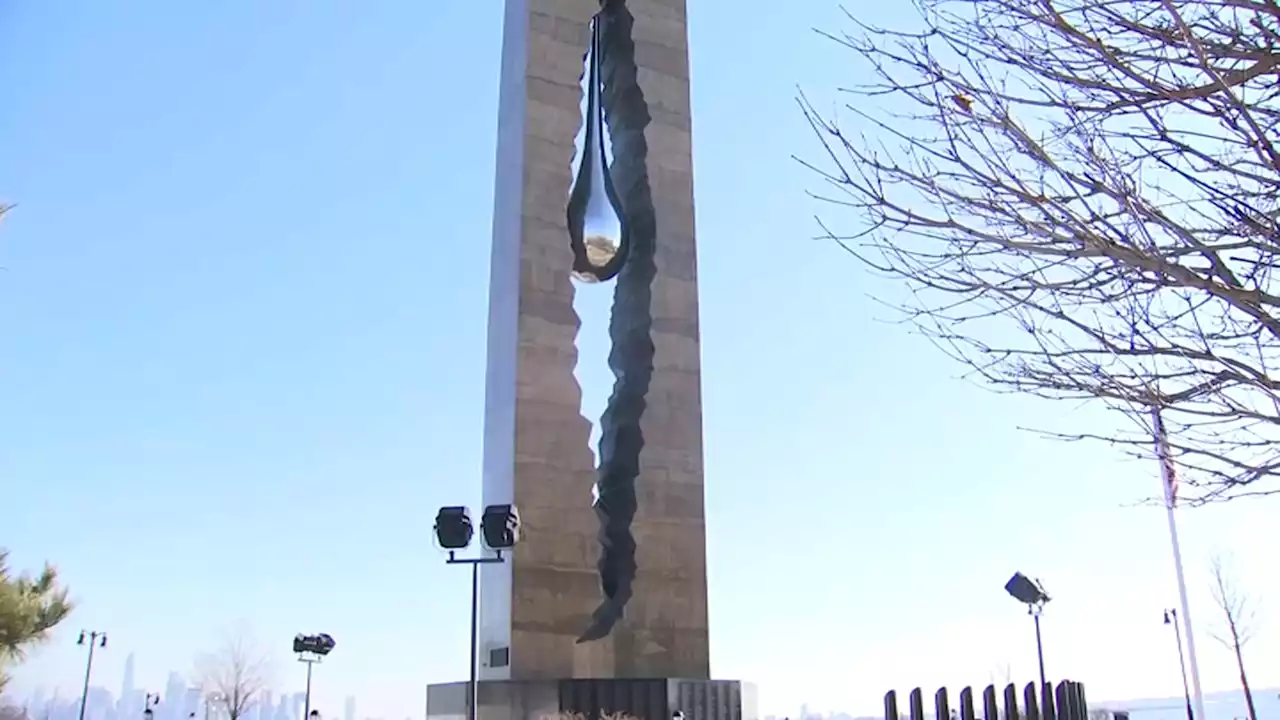 Putin's Name Covered Up on 9/11 Memorial in New Jersey