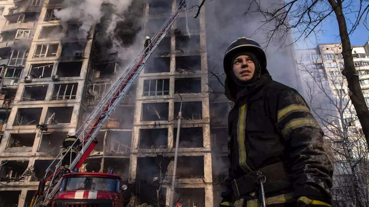 Russia Steps Up Bombardment of Kyiv, Civilians Flee Mariupol