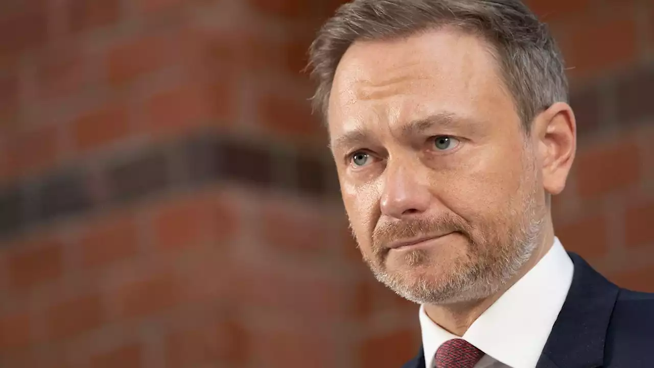 Lindner sieht hohe Chance für Tankrabatt