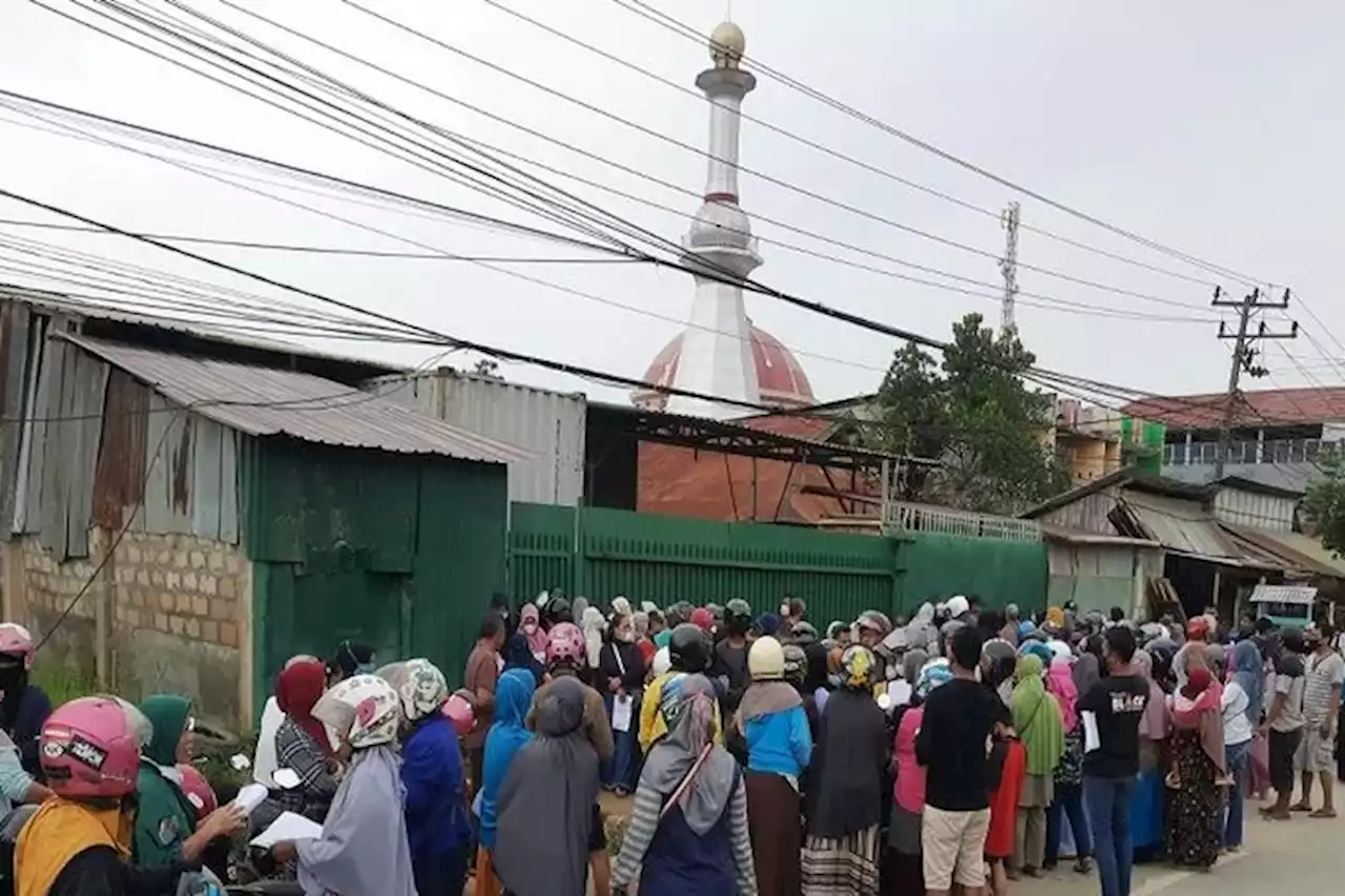 Bantah Sang Istri Meninggal saat Antre Minyak Goreng, Suami Korban Ungkap Penyebab Aslinya - Pikiran-Rakyat.com