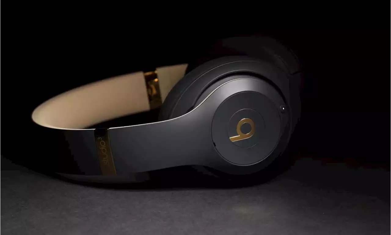 RS Recommends: Beats Just Slashed $150 Off Its Noise-Cancelling Headphones