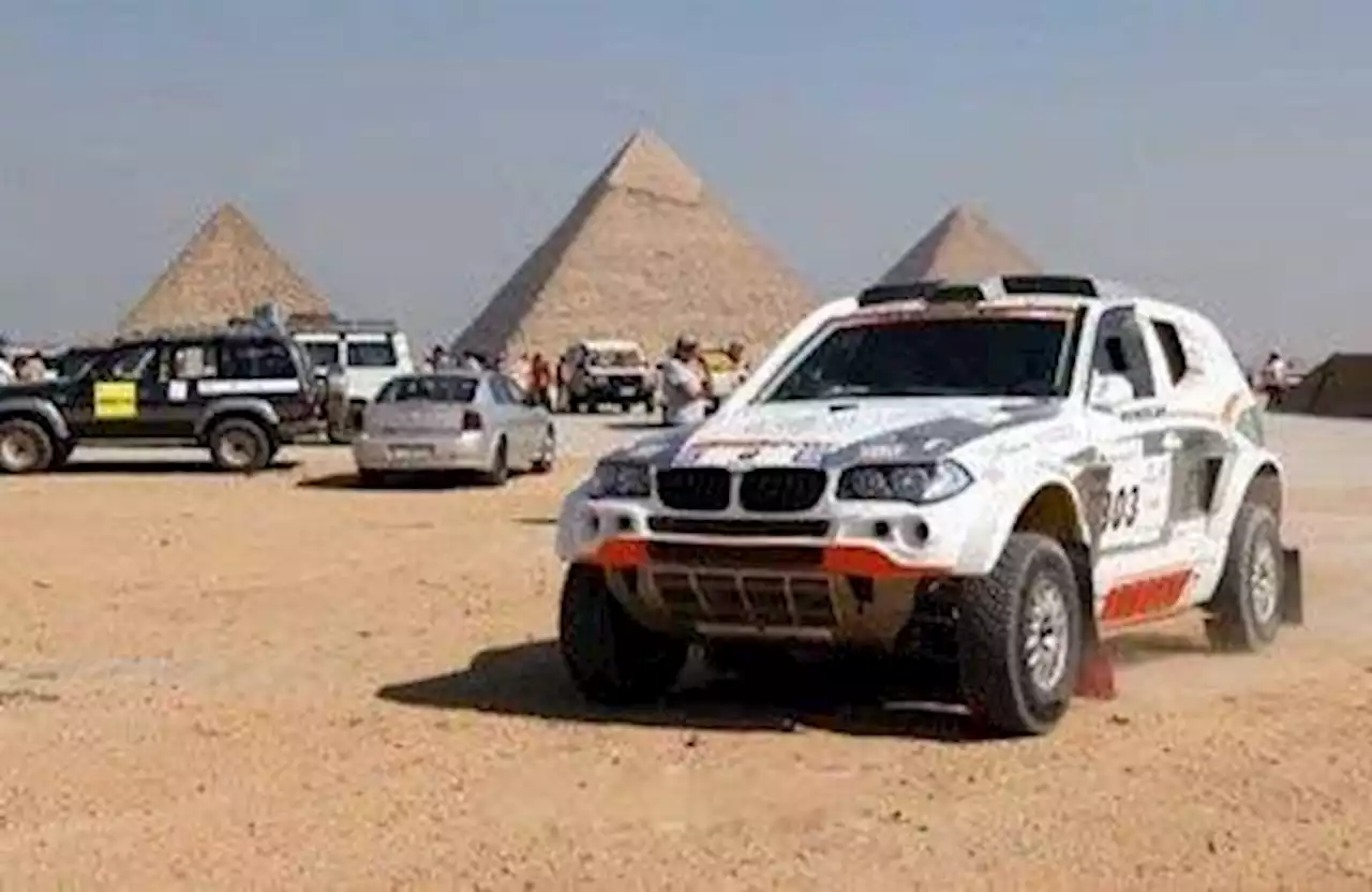 العناني يبحث سبل وضع مصر على خريطة السياحة الرياضية والبدء بسباقات السيارات - بوابة الشروق