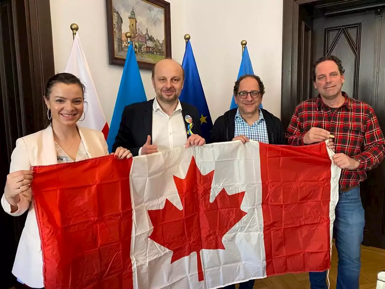 ‘Our stomachs just knotted up’: Toronto MPs watch Ukrainian refugees flow into Poland