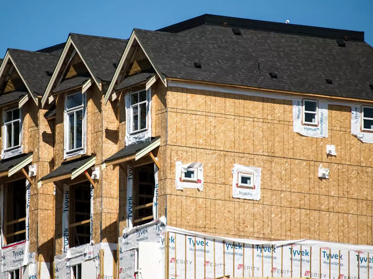 Canadian housing starts rise 8%, beating expectations