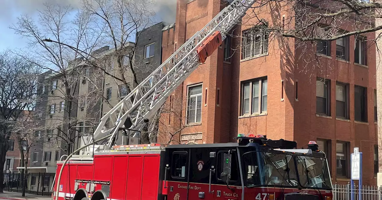 Chicago fire crews battle blaze in Edgewater neighborhood