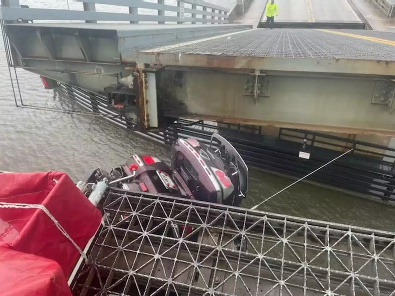 Motorcyclist jumps off bike to avoid going off rising drawbridge in Florida (video)