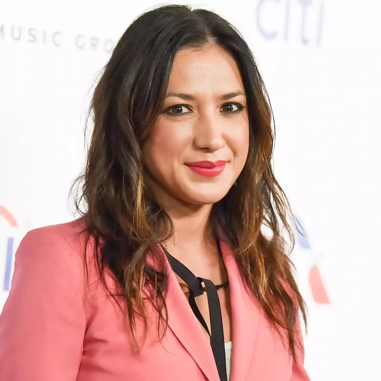 Michelle Branch Claps Back at Mom Shamer After Nursing 6-Week-Old Baby in Park - E! Online