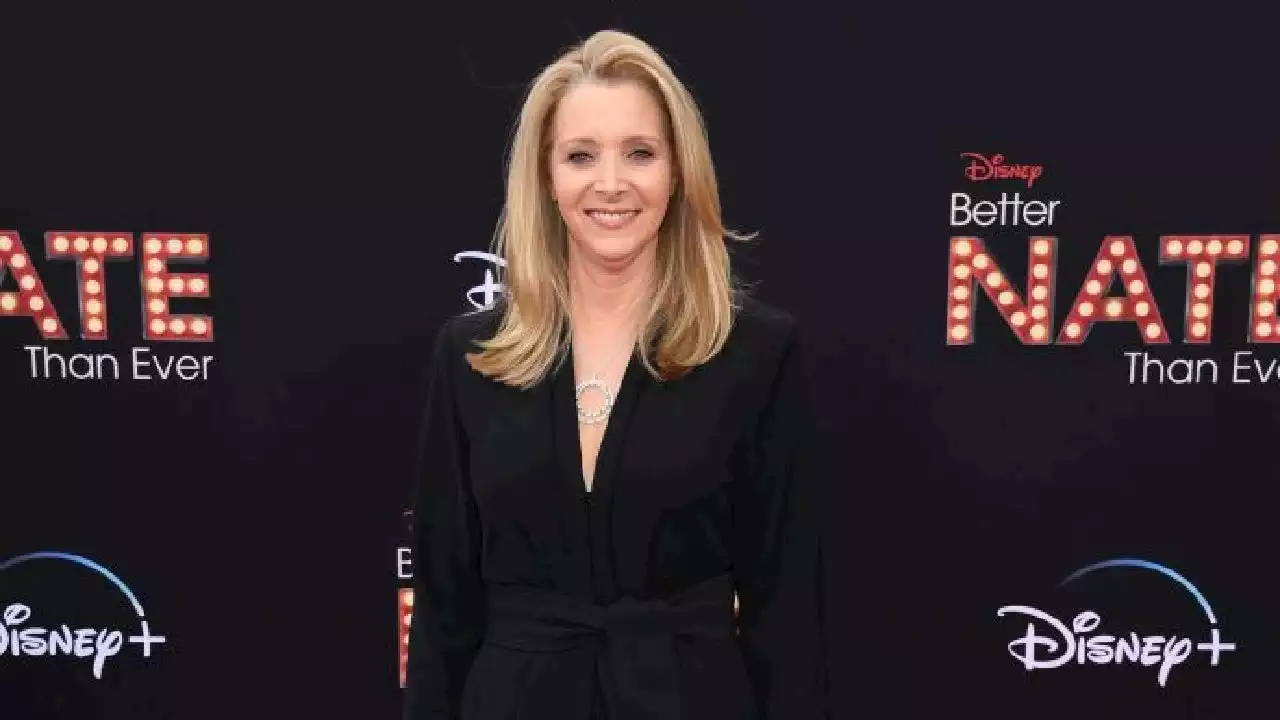 Lisa Kudrow on the Possibility of a 'Romy and Michele' Sequel