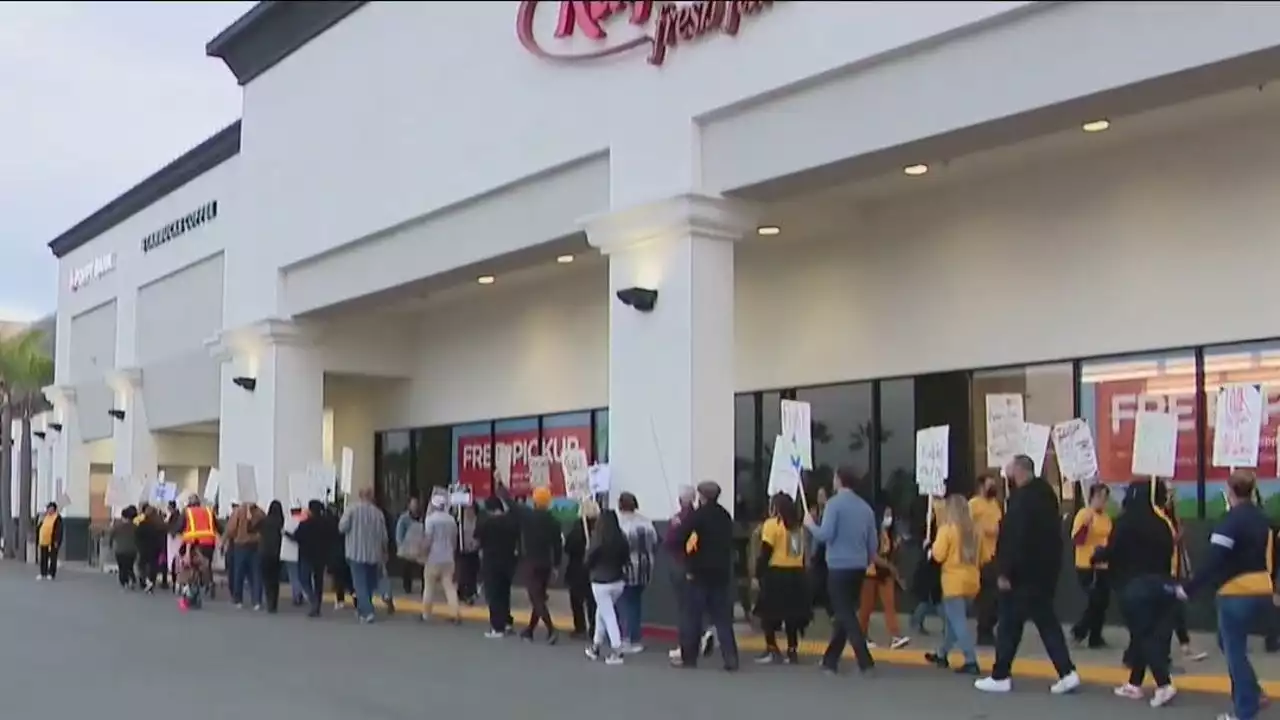 Grocery store workers rally in Long Beach