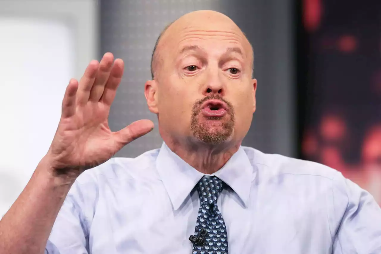 Cramer Says the Stock Market Is Unusually Fragile, Use Rallies to Raise Cash