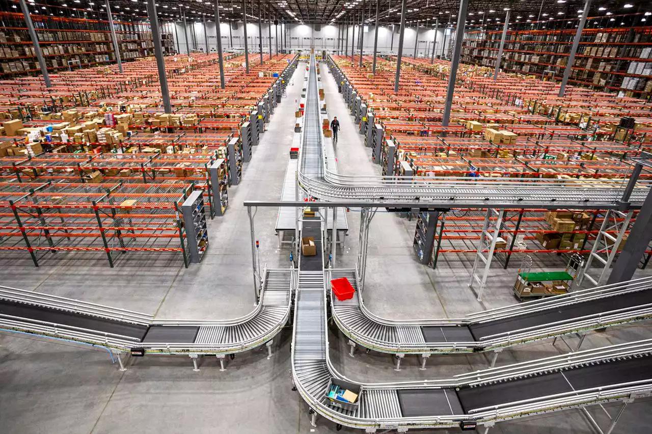 Giant, ‘smart’ conveyor reigns supreme at D&H Distributing’s new 745,000-square-foot facility