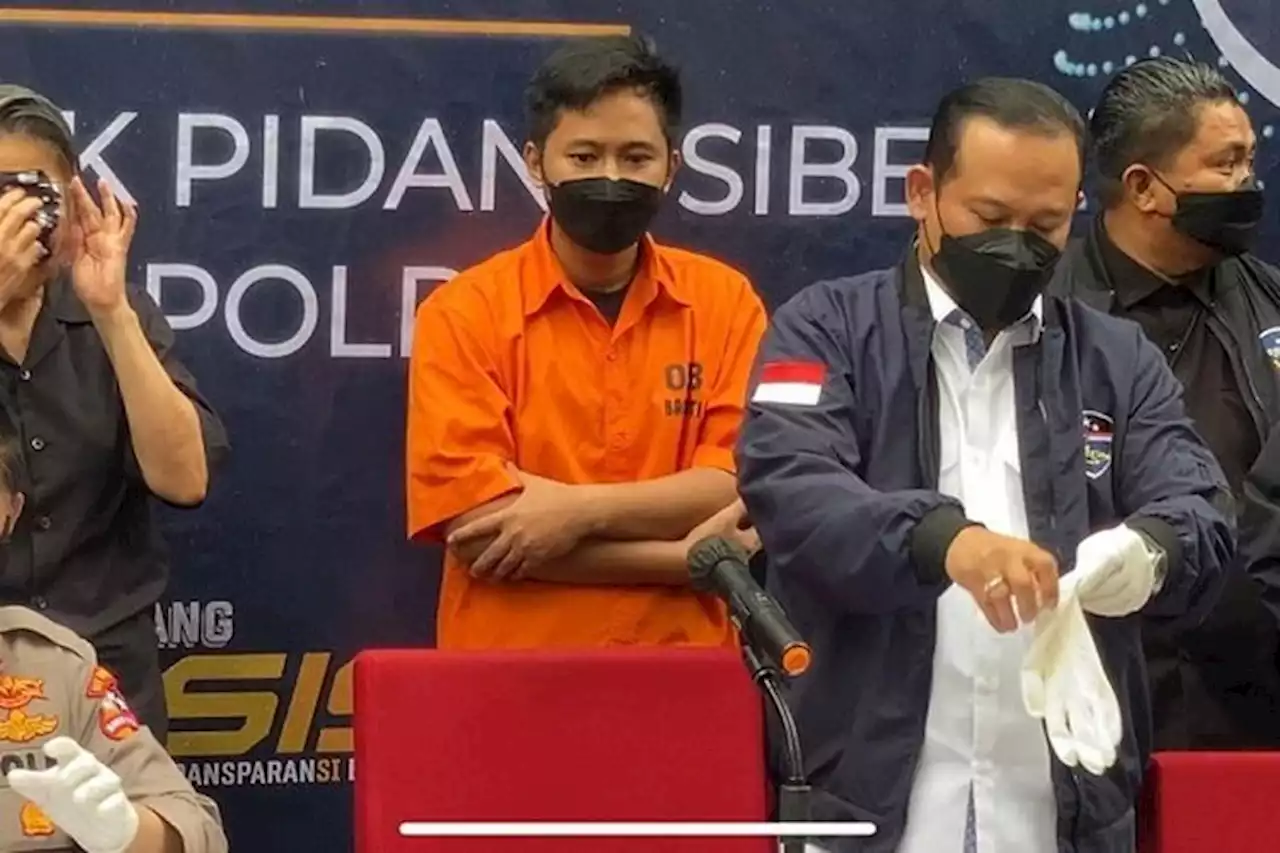 Gelagat Aneh Doni Salmanan Saat Konferensi Pers, Ahli Tarot Bongkar Ada Sesuatu yang Janggal - Pikiran-Rakyat.com