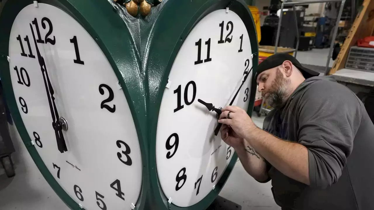 Senate unanimously passes bill to make daylight saving time permanent