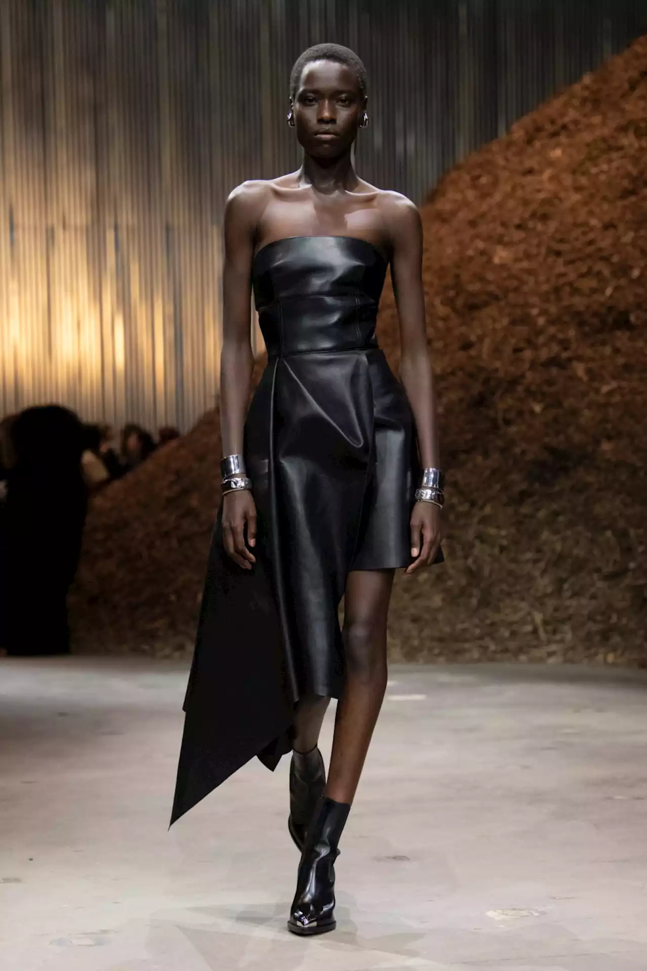 Alexander McQueen RTW Fall 2022