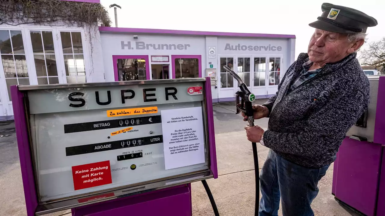 Sprit zum halben Preis? Tankstelle mit kuriosem Zapfsäulen-Problem