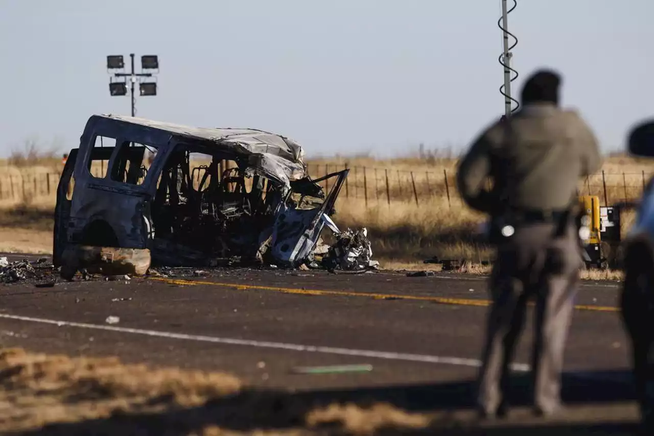 Head-on crash in Texas kills 9, including members of college golf team