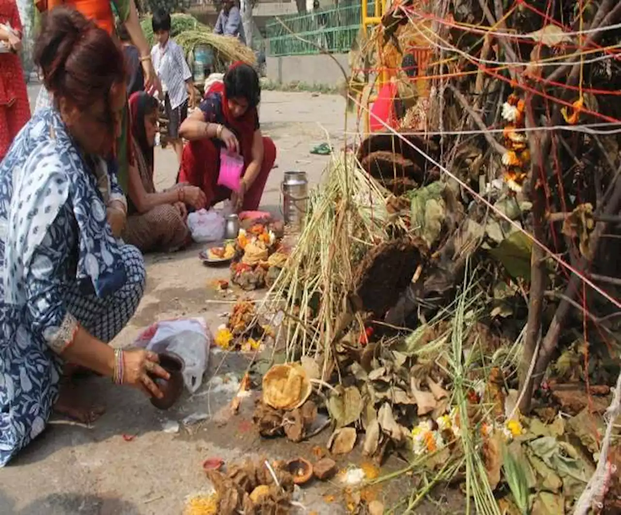 LIVE Holika Dahan 2022: दिल्ली, नोएडा और गुरुग्राम समेत कई शहरों में 9 बजे के बाद होगा होलिका दहन