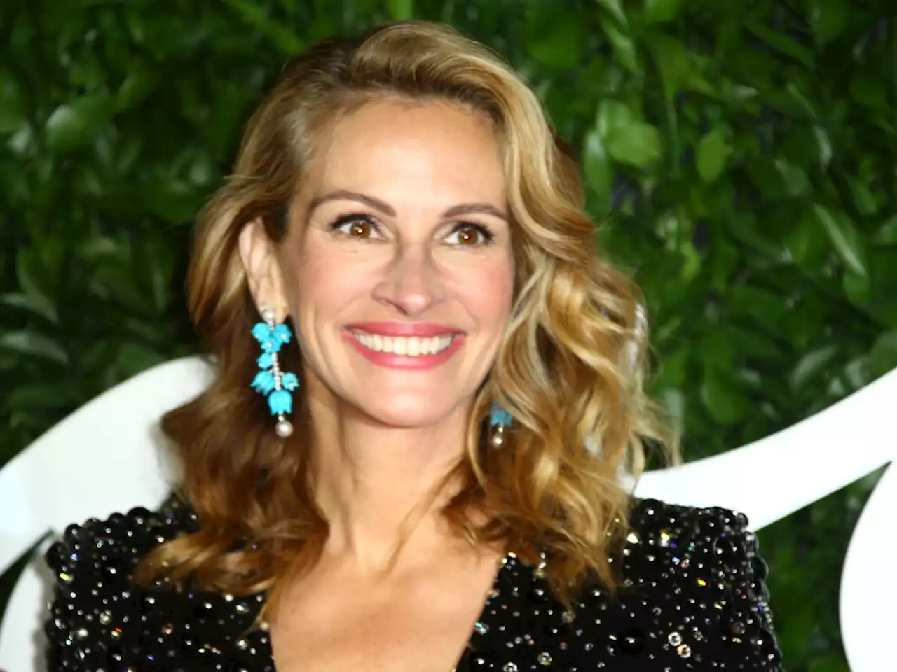 Julia Roberts Is Unrecognizable in Her New Presidential Drama About Watergate