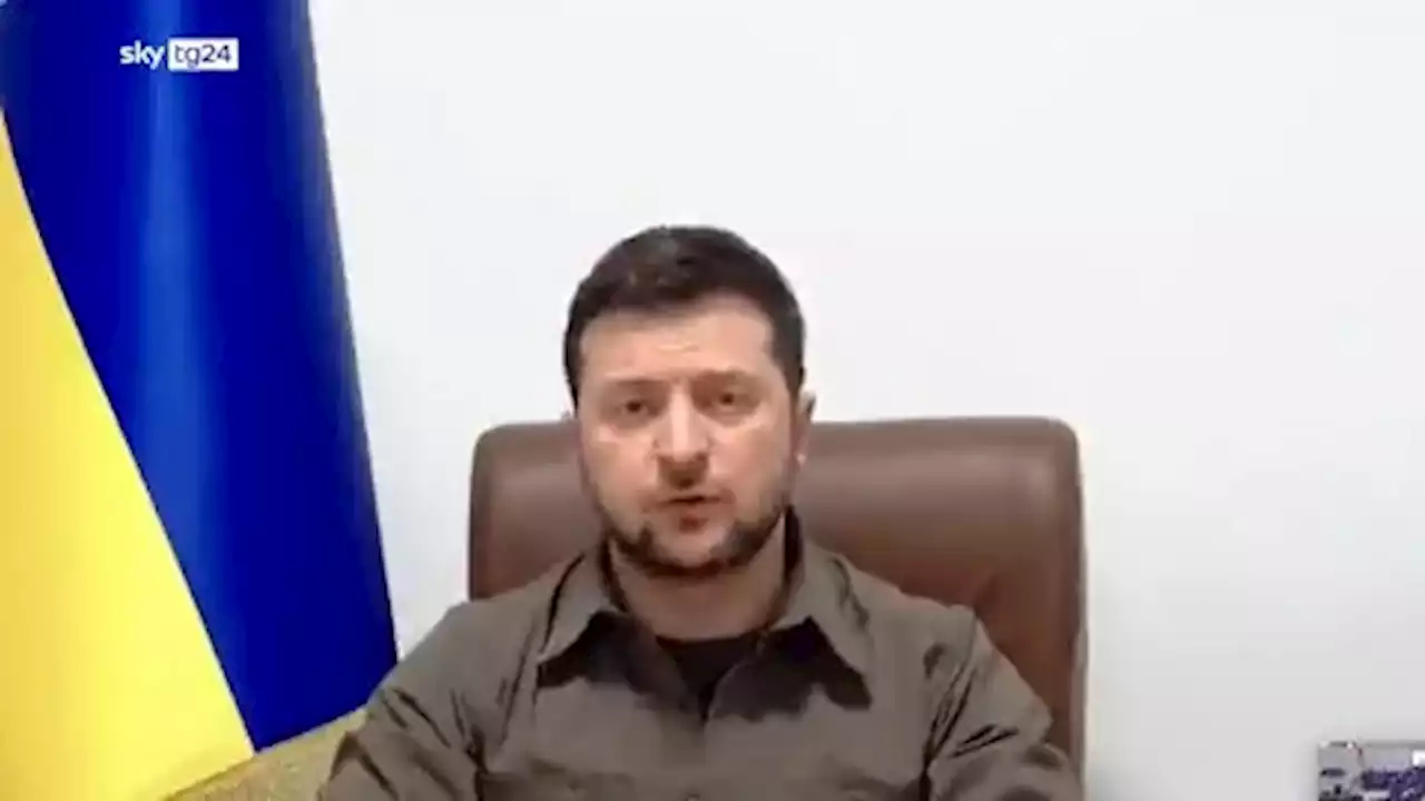 Ucraina, Bundestag saluta con ovazione Zelensky in videoconferenza