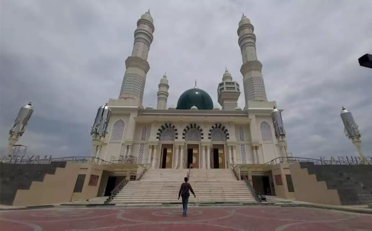 Bupati Karanganyar: Jangan ke Masjid Agung Buat Foto, Salat Juga!