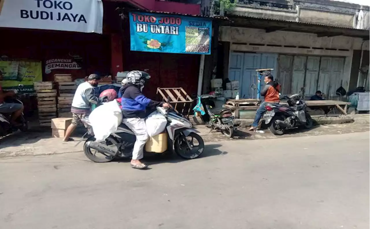 Harga Naik, Giliran Minyak Goreng Curah Sulit Dicari di Pasar Legi Solo