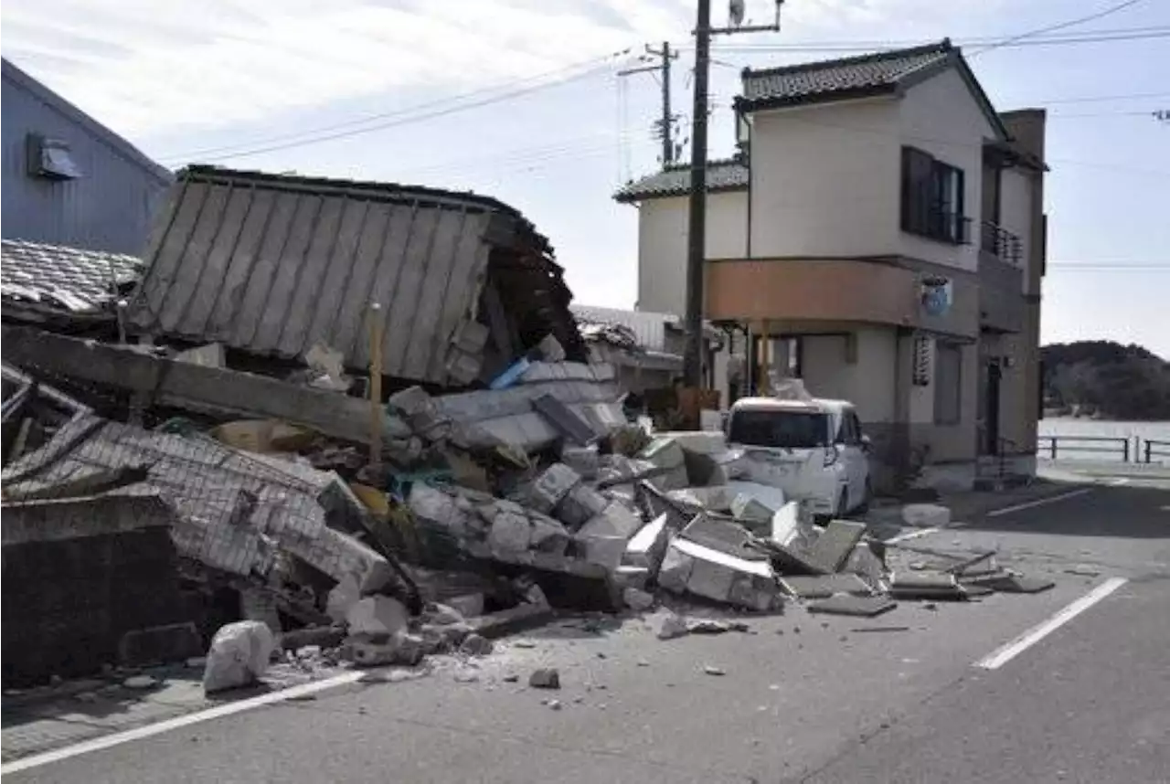 Cleanup begins after 7.4 quake shakes north Japan, killing 4