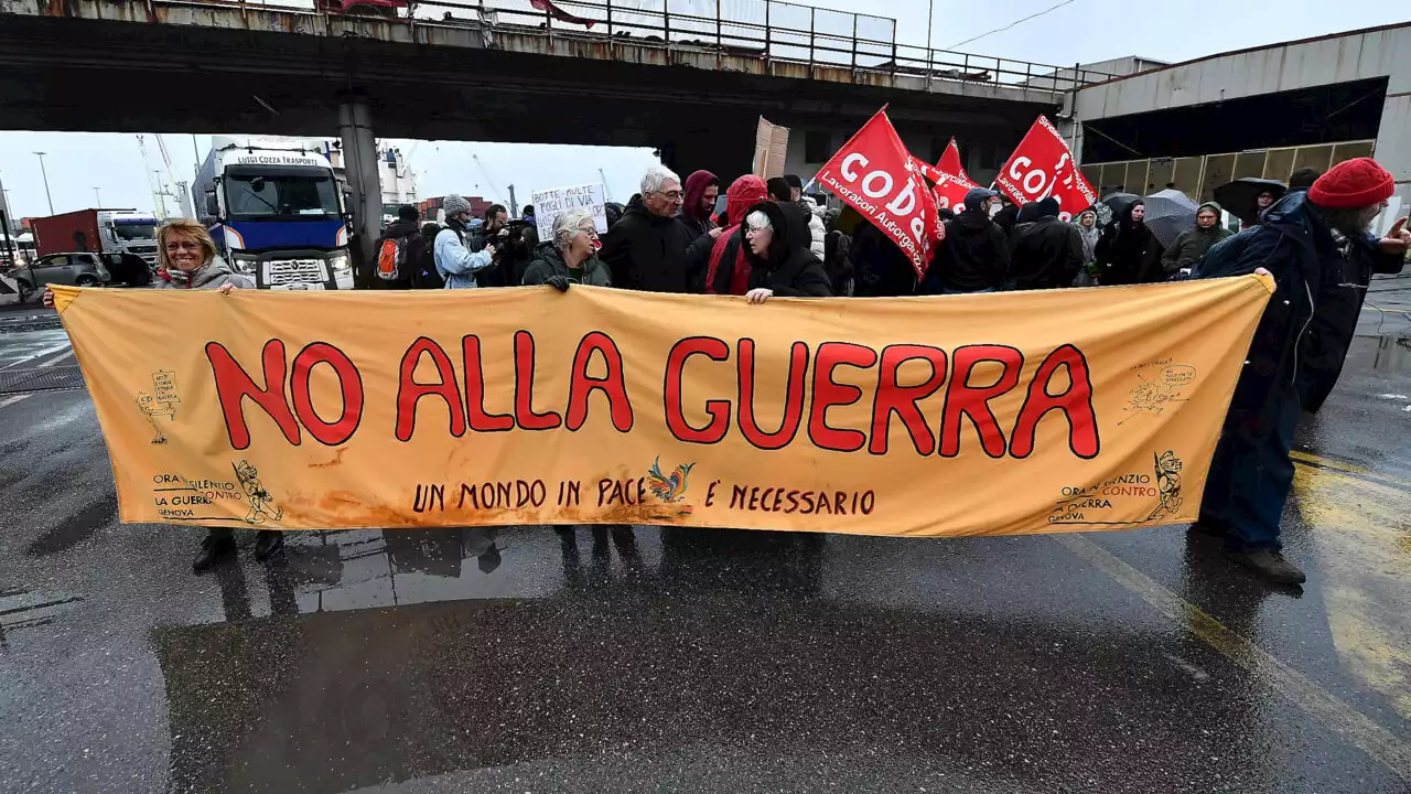 Arriva una nave carica di armi: sciopero di 24 ore al porto di Genova