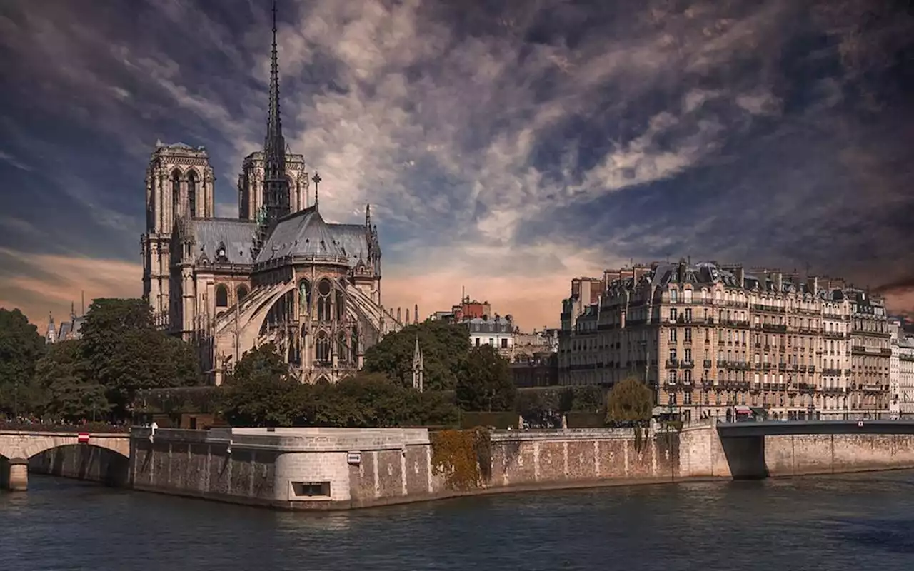 Makam Kuno Misterius Abad ke-14 Ditemukan di Situs Katedral Notre Dame Paris