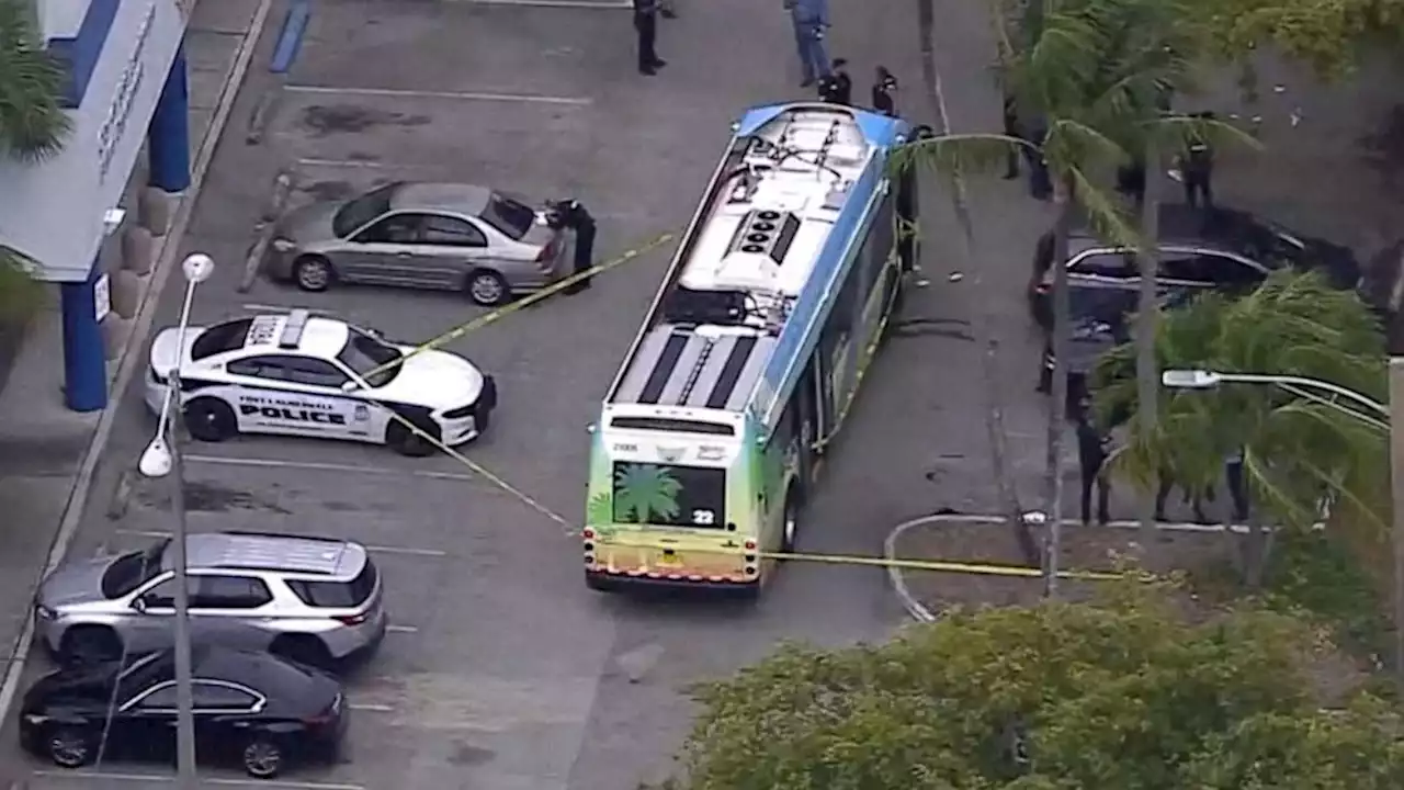 2 killed, 2 injured in shooting on Florida transit bus