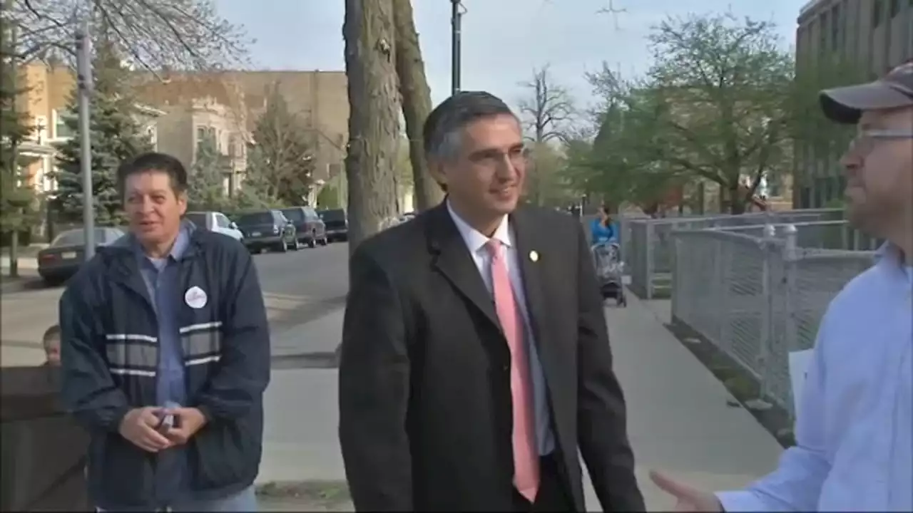 Former Ald. Ricardo Munoz sentenced to 13 months in prison for stealing $38K