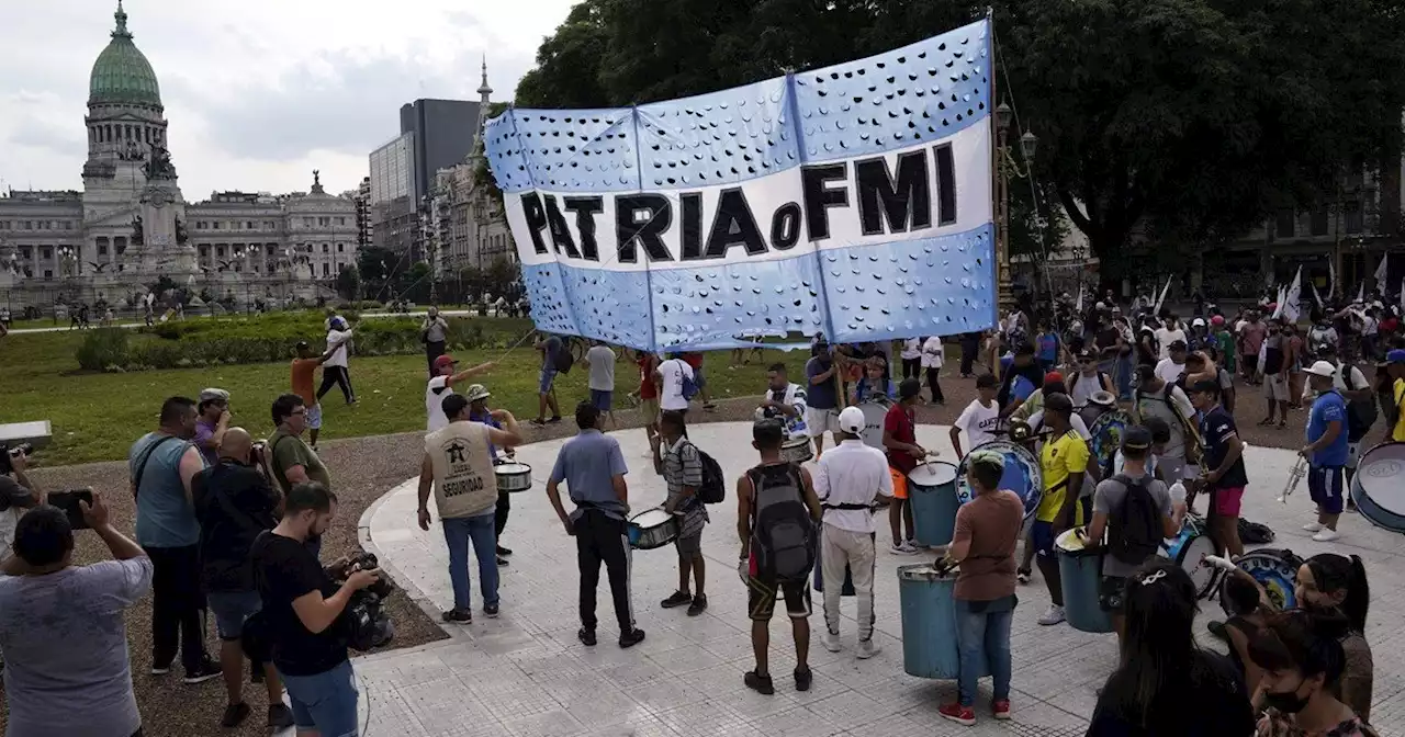 Con el Congreso totalmente vallado, esta vez la manifestación contra el acuerdo con el FMI fue pacífica