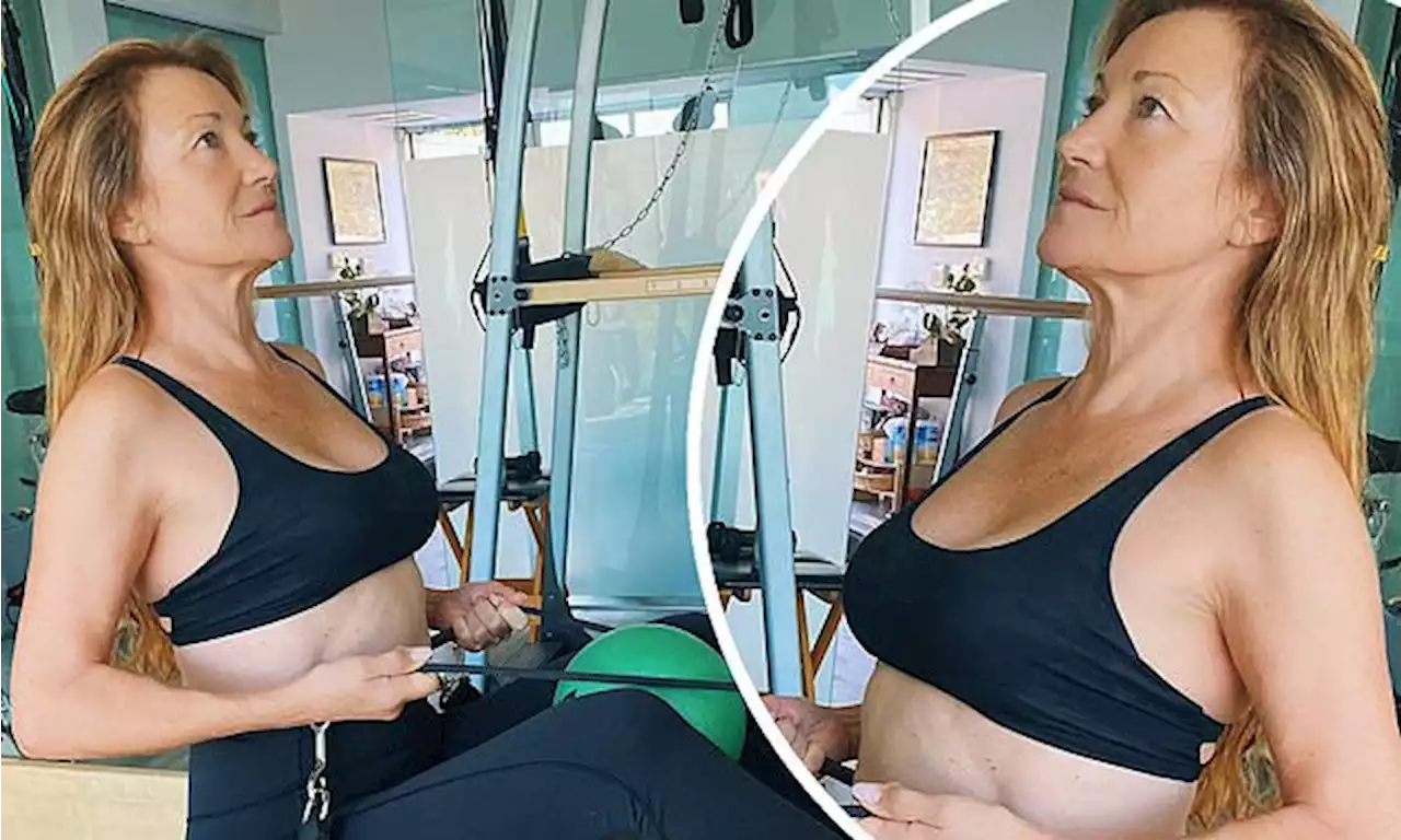 Jane Seymour, 71, shows off her incredible abs