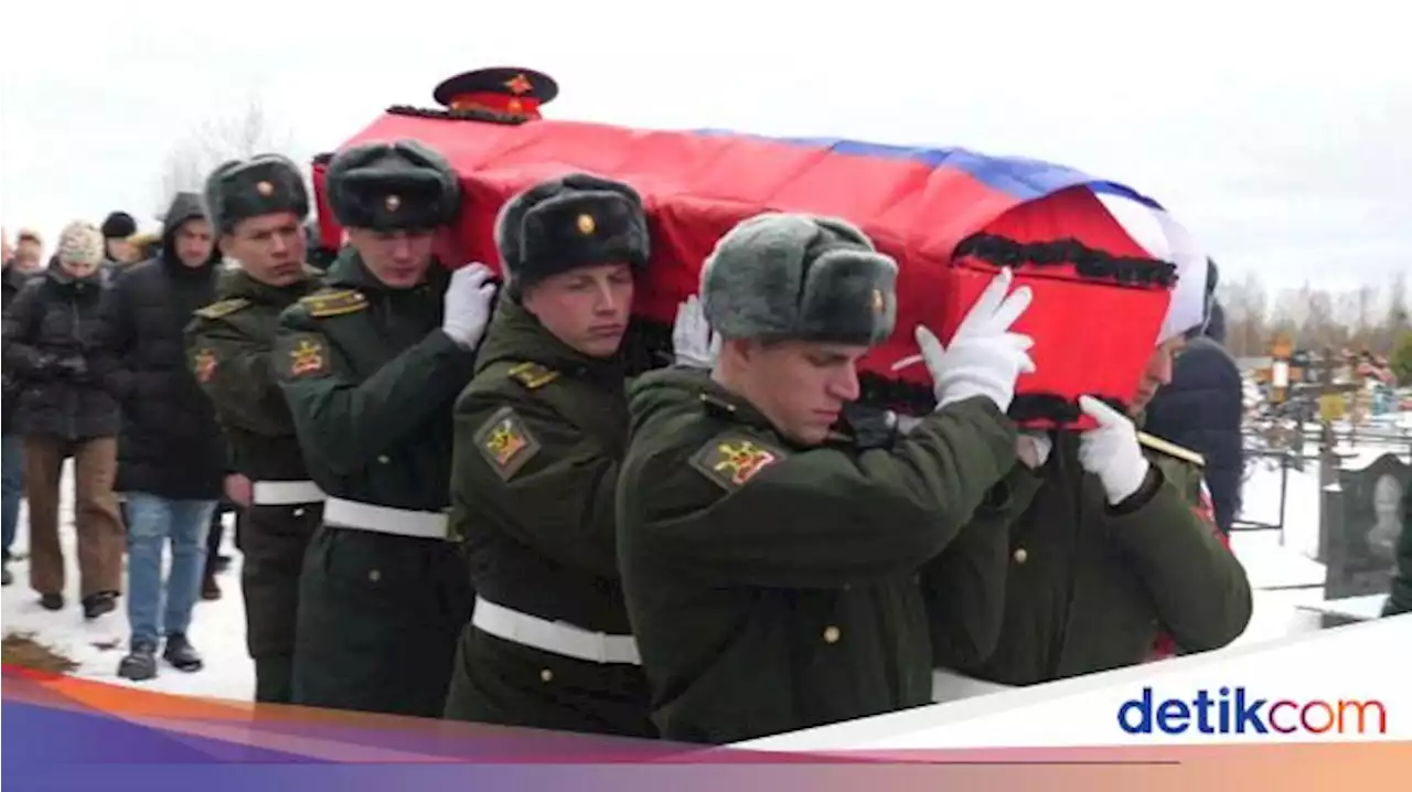 Warga Rusia Meratapi Para Tentara yang Tewas dalam Perang di Ukraina